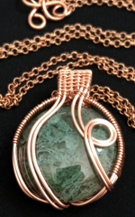 round moss agate pendant